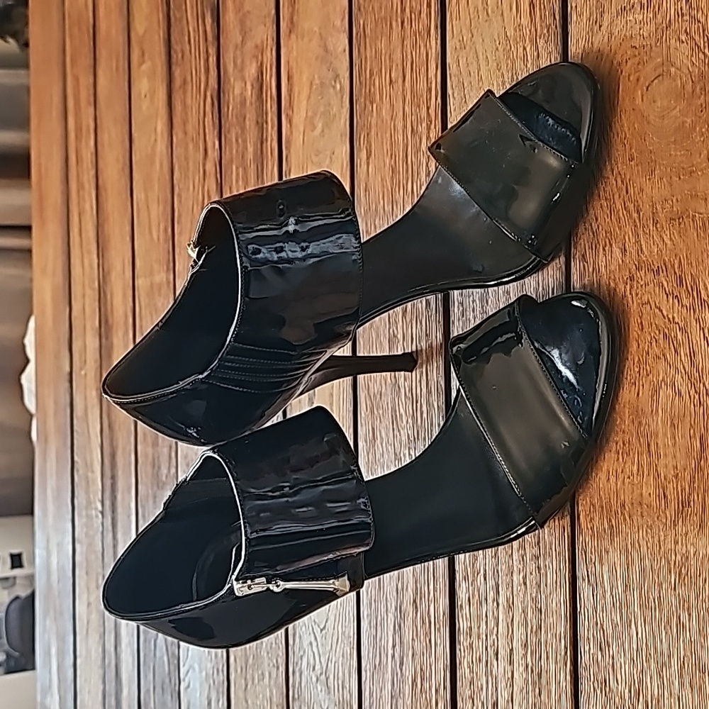 Gucci Black 4" Heels with Zippers Great Condition - Sz 38.5